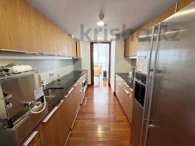 Аренда квартир в Алматы: 4-комнатная квартира · 180 м² · 17/22 этаж, Аль-Фараби 77/1 за 2.5 млн 〒 4-комнатная квартира · 180 м² · 17/22 этаж, Аль-Фараби 77/1 за 2.5 млн 〒 в Алматы, Бостандыкский р-н