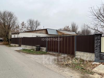 Отдельный дом · 4 комнаты · 100 м² · 8 сот., Кушелекова 67а — Центральная улица угловой дом за 25 млн 〒 в Комсомоле