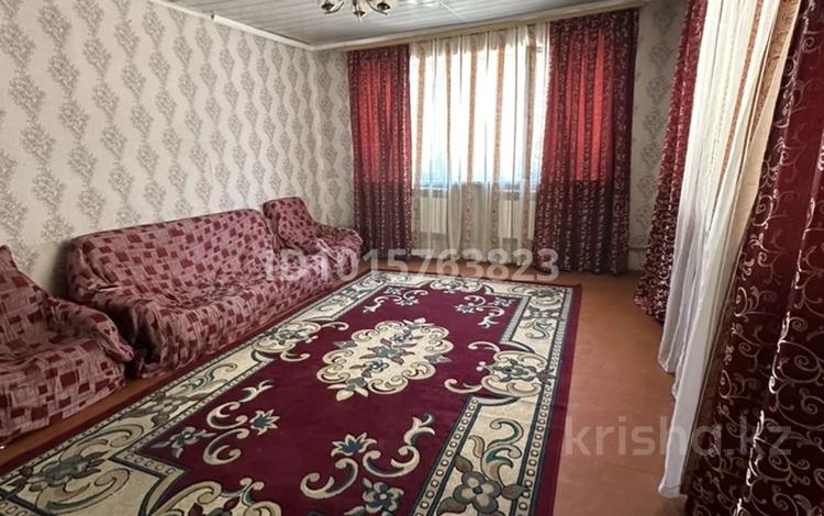 Жеке үй · 6 бөлме · 150 м² · 10 жүзд., Самал-1 ш/а, Тайманова 16 — Жол бойында 6 бөлме 2 кухня тапчан сарай есік алды кен мектеп садик бар, бағасы: 250 000 ₸ в Шымкенте, Абайский р-н — фото 2