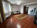 5-комнатная квартира · 103 м² · 6/6 этаж, Достык 114 — ПРОСТОРНАЯ СВЕТЛАЯ КВАРТИРА РЕДКИЙ ВАРИАНТ В ЭТОМ ДОМЕ ! за 136 млн ₸ в Алматы, Медеуский р-н — фото 4