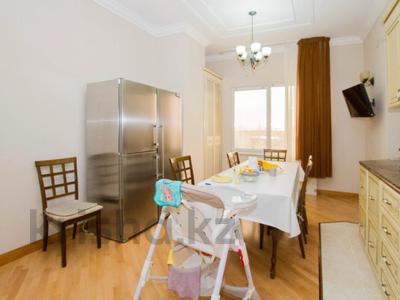5-бөлмелі пәтер · 300 м² · 5/6 қабат, Достык 290, бағасы: 1 млн ₸ в Алматы, Медеуский р-н