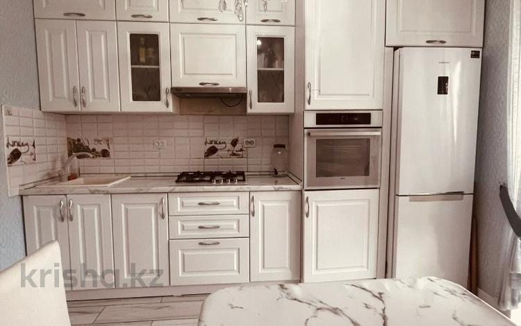 1-бөлмелі пәтер · 45 м² · 8/10 қабат, мкр. Алтын орда, бағасы: 18.5 млн ₸ в Актобе — фото 2