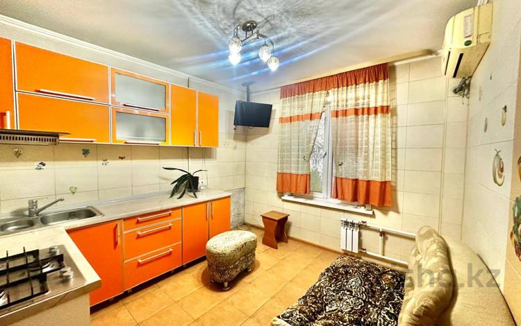 4-комнатная квартира, 85.6 м², 4/5 этаж, мкр Аксай-3А 45 за 42.5 млн 〒 в Алматы, Ауэзовский р-н — фото 2