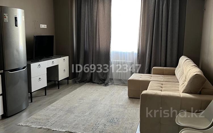 3-комнатная квартира, 75 м², 9/9 этаж помесячно, мкр Нурсая, Абулхаир хана 70/2