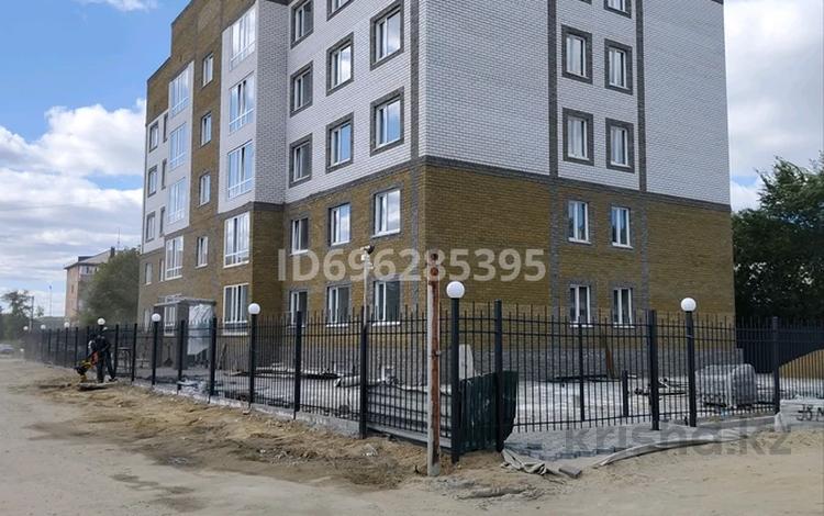 1-комнатная квартира, 43 м², 2/5 этаж, Челюскинцев 27 — 342 квартал,за рынком мереке напротив садика