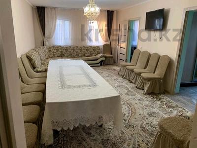 3-комнатный дом помесячно, 80 м², Акын сара 29 за 200 000 〒 в Талдыкоргане