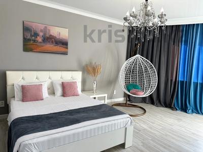 2-бөлмелі пәтер, 42 м², 12/16 қабат тәулігіне, Навои, бағасы: 18 000 〒 в Алматы