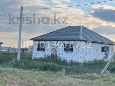 Жеке үй · 3 бөлме · 100 м² · 10 жүзд., Думан тұрғын алабы — При въезде, бағасы: 15 млн ₸ в Актобе, жилой массив Думан