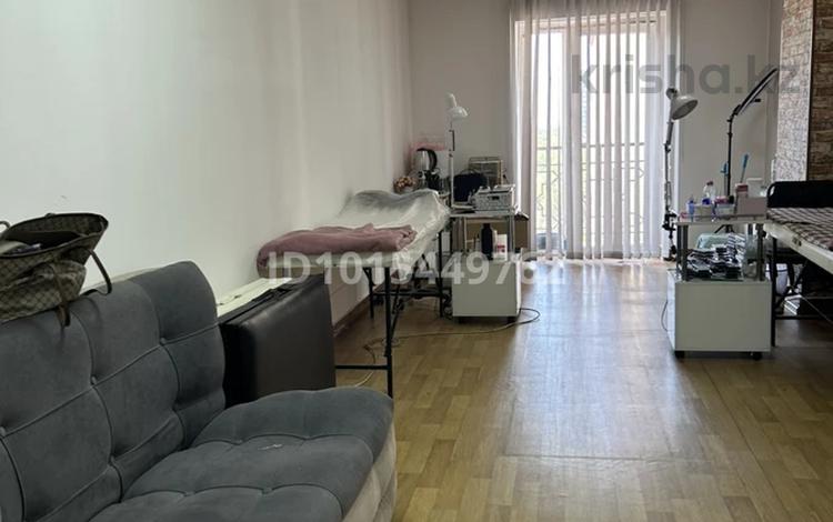 Салоны красоты, кабинеты и рабочие места · 18 м² за 45 000 ₸ в Алматы, Алмалинский р-н — фото 2