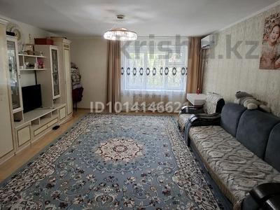 4-бөлмелі пәтер · 90 м² · 2/5 қабат, Центральный ш/а., Махамбета 87б, бағасы: 27 млн ₸ в Атырау, мкр Центральный