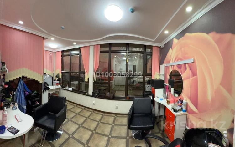 Магазины и бутики, салоны красоты, медцентры и аптеки · 91 м² за 31 млн 〒 в Таразе — фото 6