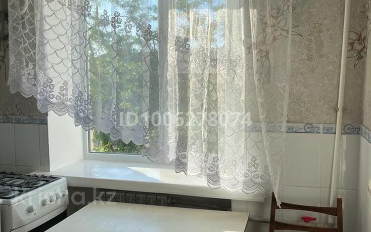 2-бөлмелі пәтер · 40.6 м² · 3/4 қабат, проспект Жамбыла 18/4, бағасы: 11.5 млн ₸ в Таразе — фото 2