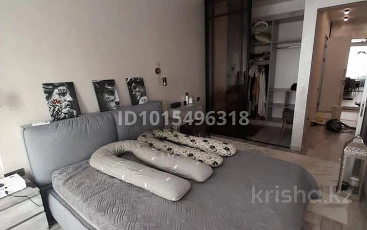 2 бөлме · 78 м² · 7/9 қабат, Самал-2 ш/а. 105, бағасы: 100 000 ₸ в Алматы, Медеуский р-н — фото 2