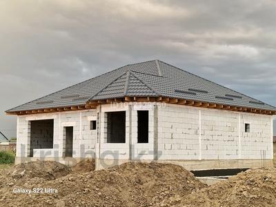 Жеке үй · 6 бөлме · 200 м² · 10 жүзд., Нұрлы — Мектепке 2жүз метр. Магазин 1метр. Моншаға 4метр., бағасы: 32 млн ₸ в 