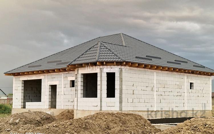 Жеке үй · 6 бөлме · 200 м² · 10 жүзд., Нұрлы — Мектепке 2жүз метр. Магазин 1метр. Моншаға 4метр., бағасы: 32 млн ₸ в  — фото 2