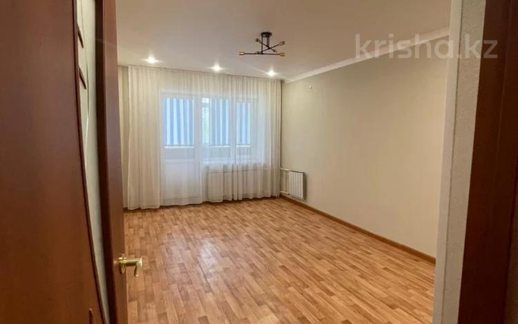 1-комнатная квартира, 41 м², 1/9 этаж, ораза татеулы за 15 млн 〒 в Актобе — фото 2