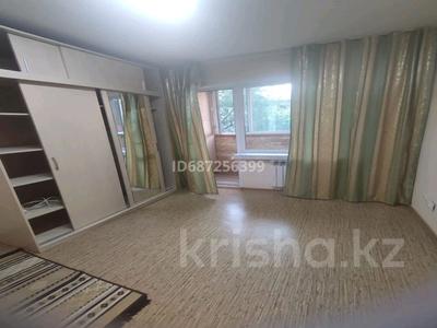 3-комнатная квартира · 60 м² · 4/5 этаж, мкр Тастак-1 18 — Школа 130 за 300 000 〒 в Алматы, Ауэзовский р-н