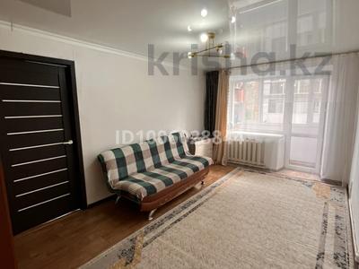 2-бөлмелі пәтер · 41.8 м² · 2/5 қабат, 6й микрорайон, 6-шағынаудан, бағасы: 17 млн ₸ в Караганде, Казыбек би р-н