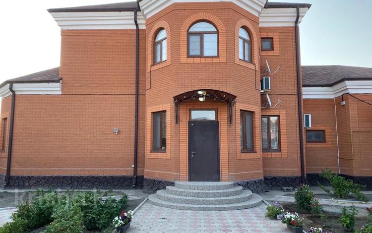 Жеке үй · 8 бөлме · 400 м² · 10 сот., мкр Самал, Ул.Хакназар хана 28, бағасы: 2.7 млн 〒 в Атырау — фото 2