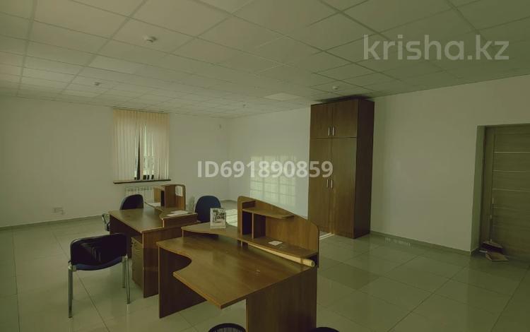 Офисы, кабинеты и рабочие места • 112.8 м² за 451 200 〒 в Астане, Алматы р-н — фото 2
