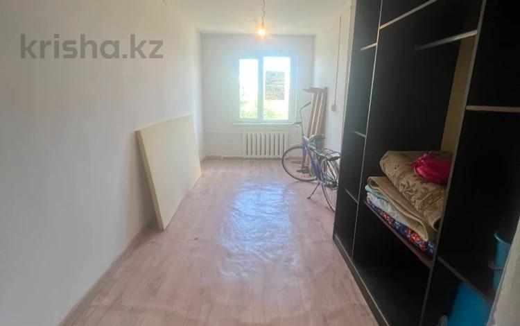 1-бөлмелі пәтер · 14 м² · 5/5 қабат, мкр Шанхай, Рыскулова, бағасы: 2 млн ₸ в Актобе — фото 2