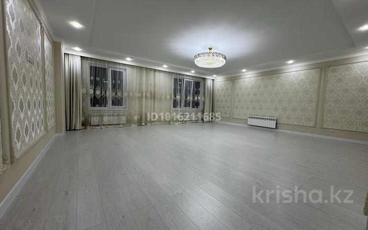 3-комнатная квартира · 130 м² · 3/9 этаж, мкр. Алтын орда, Батыс 2 340Б за 400 000 ₸ в Актобе — фото 11