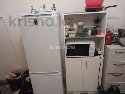 1-бөлмелі пәтер · 14 м² · 5 қабат, Серыкбаева 1/1 — Продам комнату 14кв метр 5 этаж с ремонтам все мебель остаятся, бағасы: 4.5 млн ₸ в Усть-Каменогорске, Ульбинский