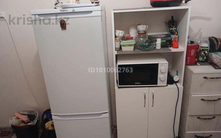 1-бөлмелі пәтер · 14 м² · 5 қабат, Серыкбаева 1/1 — Продам комнату 14кв метр 5 этаж с ремонтам все мебель остаятся, бағасы: 4.5 млн ₸ в Усть-Каменогорске, Ульбинский — фото 2