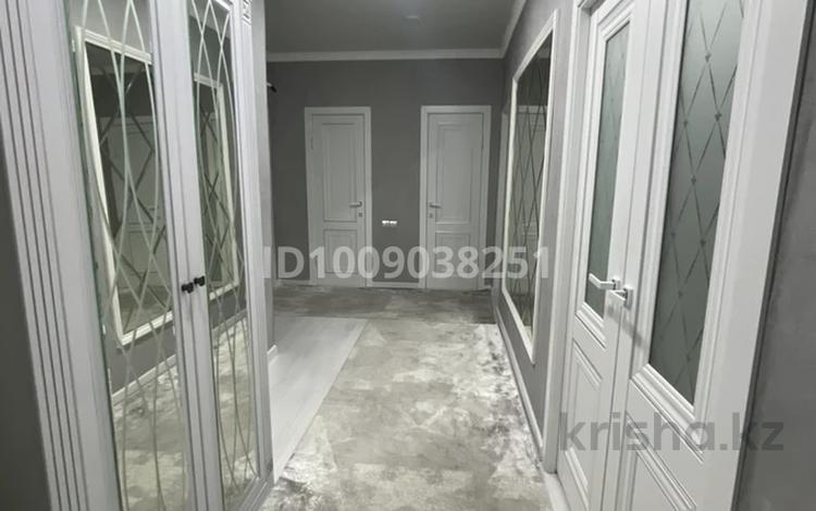 3-бөлмелі пәтер · 85 м² · 1/5 қабат, Байконурова 118, бағасы: 41 млн ₸ в Жезказгане — фото 2