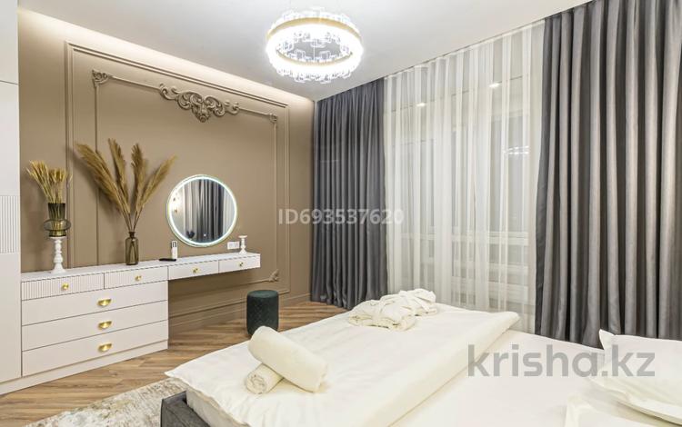 3-комнатная квартира, 100 м², 8 этаж посуточно, Аль-Фараби 41 за 130 000 〒 в Алматы, Бостандыкский р-н — фото 27