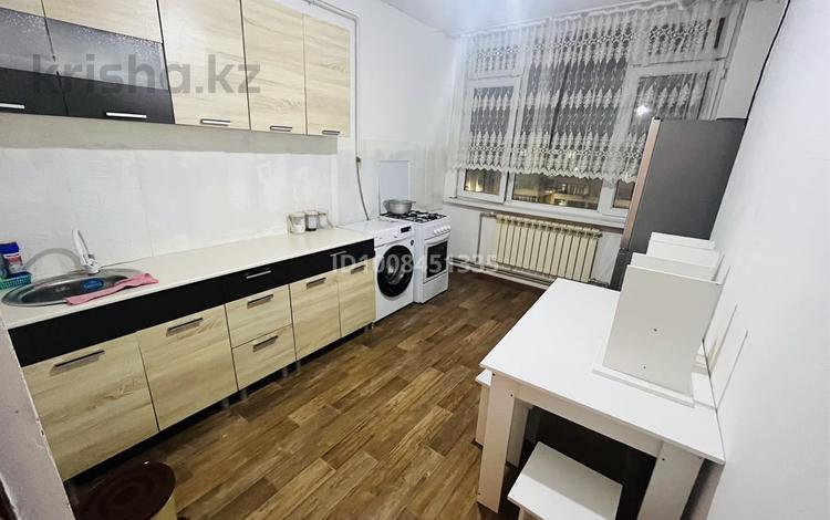 2-комнатная квартира · 60 м² · 5/5 этаж, Массив Арай 2 15 за 100 000 ₸ в Таразе — фото 2