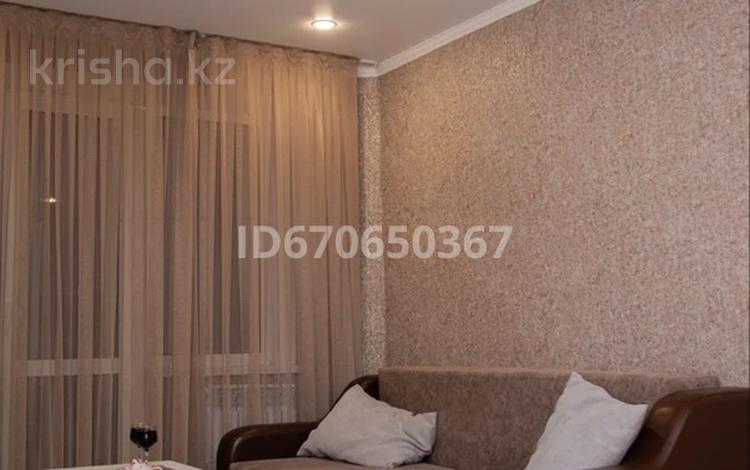 1-комнатная квартира, 40 м², 5/5 этаж посуточно, Жамбыла за 7 000 〒 в Сарани — фото 2