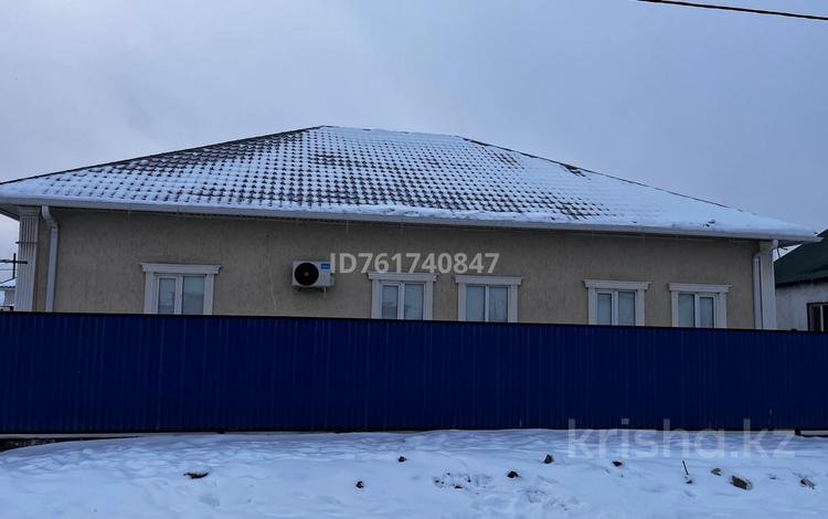 Отдельный дом · 4 комнаты · 180 м² · 10 сот., мкр Кара депо, Проезд Шұбартобе 3 за 25 млн ₸ в Атырау — фото 3
