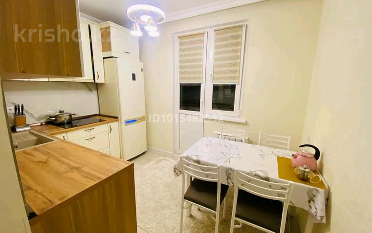 2-комнатная квартира · 60 м² · 10/12 этаж, мкр Акбулак, 1-я улица 43 за 300 000 ₸ в Алматы, Алатауский р-н — фото 2