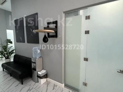 Офисы, медцентры и аптеки, кабинеты и рабочие места · 10 м² за 350 000 ₸ в Астане, Есильский р-н