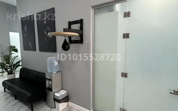 Офисы, медцентры и аптеки, кабинеты и рабочие места · 10 м² за 350 000 ₸ в Астане, Есильский р-н — фото 2