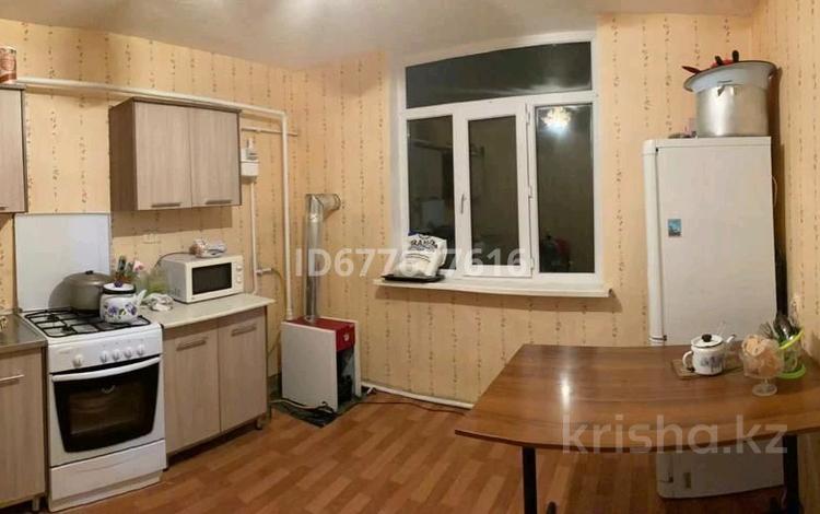 3-комнатная квартира · 70 м² · 2/2 этаж, мкр Геолог, А. Аккулова за 12 млн ₸ в Атырау — фото 2