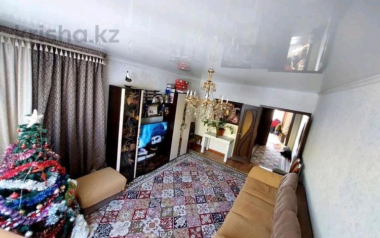 2-комнатная квартира, 67 м², 1/5 этаж, 7 мкр за 25 млн 〒 в Талдыкоргане, мкр Коктем — фото 2