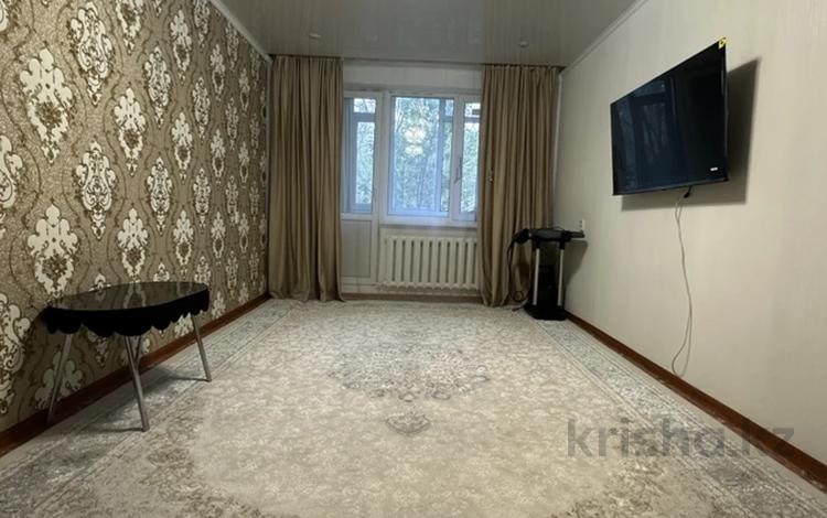 2-бөлмелі пәтер · 45 м² · 1/5 қабат, ул. Ивана Ларина 7, бағасы: 13.7 млн ₸ в Уральске, мкр Школьник — фото 2