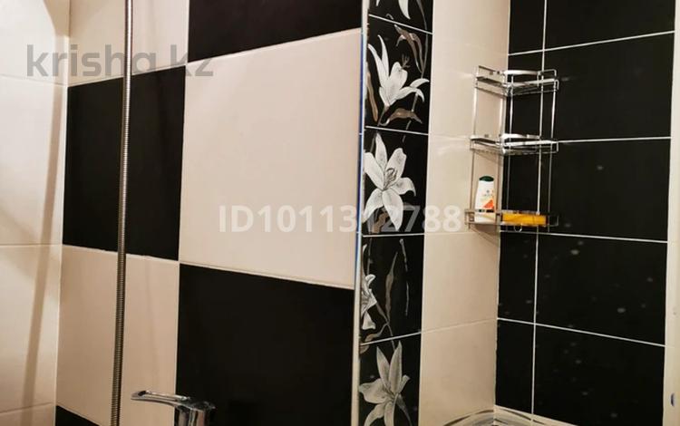 2-комнатная квартира · 48 м² · 5/5 этаж, мкр 8, мкр 8/А. Молдагуловой 47/2 — жд управления, музей Алии Молдагуловой за 14 млн ₸ в Актобе — фото 2