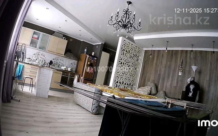 2-бөлмелі пәтер · 54.1 м² · 2 қабат, Мажита Жунисова 105, бағасы: 25 млн ₸ в Уральске, мкр Школьник — фото 2