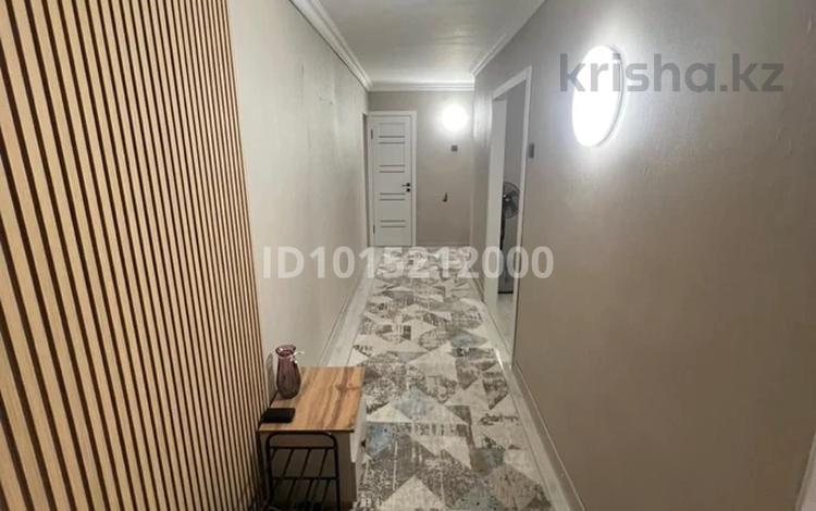 3-бөлмелі пәтер · 64 м², 29-шағынаудан, Карбышева 5, бағасы: 300 000 ₸ в Караганде, Казыбек би р-н — фото 2
