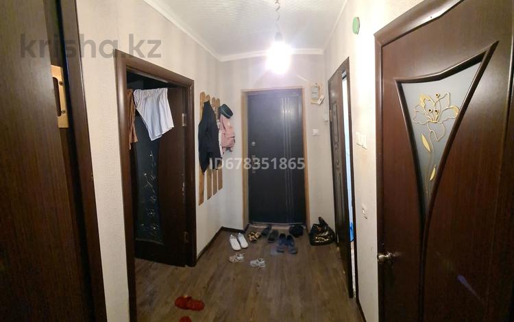 1-комнатная квартира, 36 м², 2/5 этаж, Ряхова за 7 млн 〒 в Актобе, мкр. Курмыш — фото 2