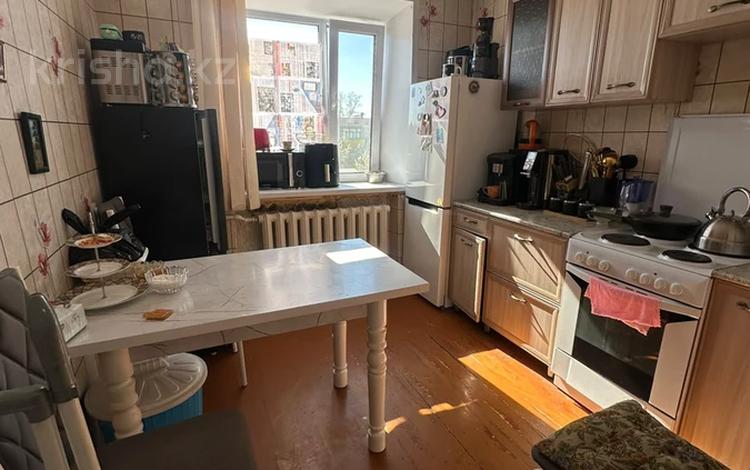 3-комнатная квартира · 64 м² · 5/5 этаж, Бауржан Момышулы 60 за 13 млн ₸ в Экибастузе — фото 2
