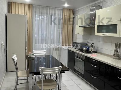 3-бөлмелі пәтер · 92 м² · 1/5 қабат, Қонаев ш/а. 71/2 — Школа 44, бағасы: 48 млн ₸ в Уральске, мкр Кунаева