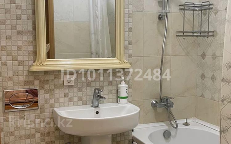 2-бөлмелі пәтер · 90 м² · 1/6 қабат, мкр Мирас 157, бағасы: 450 000 ₸ в Алматы, Бостандыкский р-н — фото 2