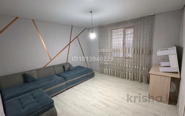 2-комнатная квартира · 70 м² · 2 этаж, мкр Акжайык, Мкр Акжайык Садуакасова — Толеметова за 110 000 ₸ в Шымкенте, Абайский р-н — фото 2