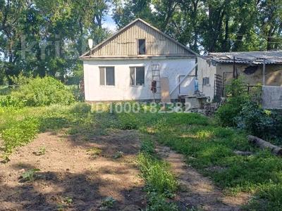 Аренда домов или дач в Алматинской обл.: Отдельный дом · 4 комнаты · 52 м² · помесячно, Желтоксан 28 за 80 000 〒 Отдельный дом · 4 комнаты · 52 м² · помесячно, Желтоксан 28 за 80 000 〒 в