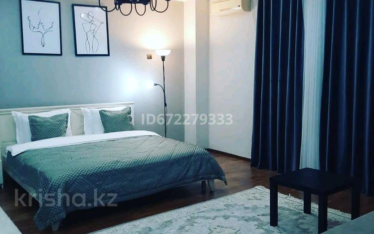 1-бөлмелі пәтер, 70 м², 1/9 қабат тәулігіне, Сатпаева 48в — Владимирская, бағасы: 14 000 〒 в Атырау — фото 11