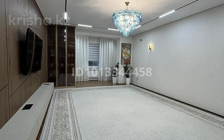3-комнатная квартира · 127 м² · 1/7 этаж, 20-й мкр 16-17 за 62 млн ₸ в Актау — фото 2